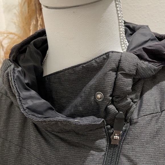 The North Face Lightweight Windbreaker - Picture 3 of 6